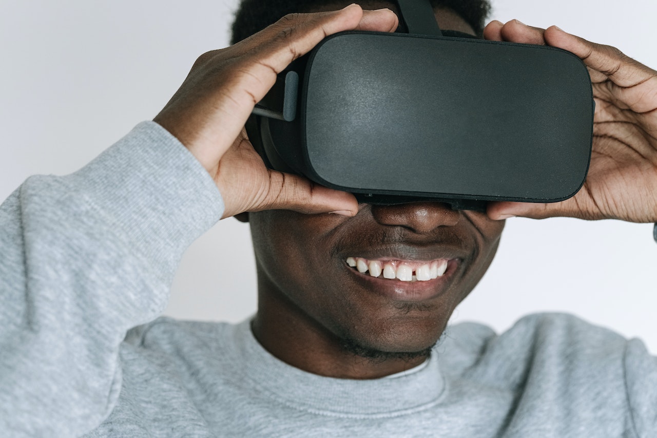 African using VR goggles
